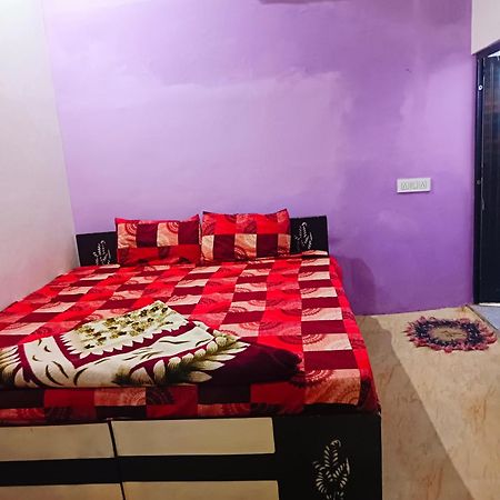 Jay Shree Radhey Home Stay Mathura Extérieur photo