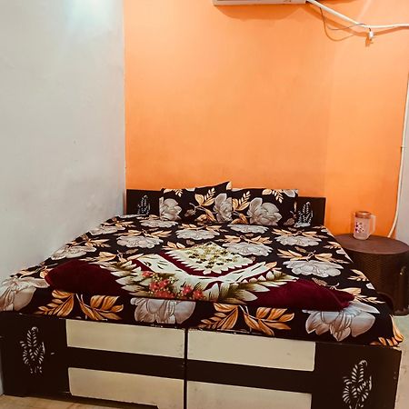 Jay Shree Radhey Home Stay Mathura Extérieur photo