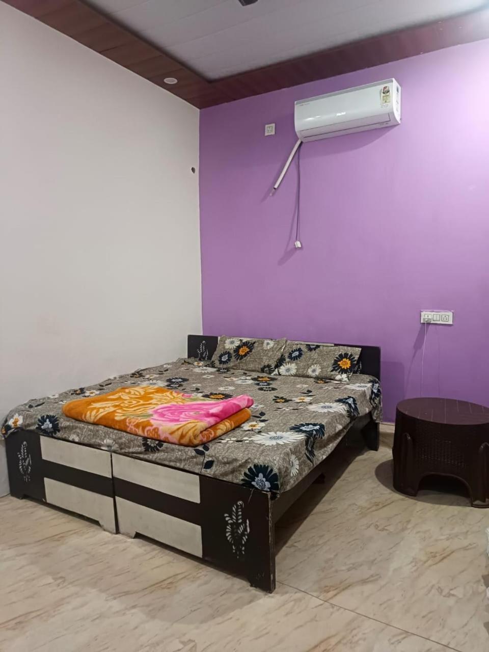 Jay Shree Radhey Home Stay Mathura Extérieur photo