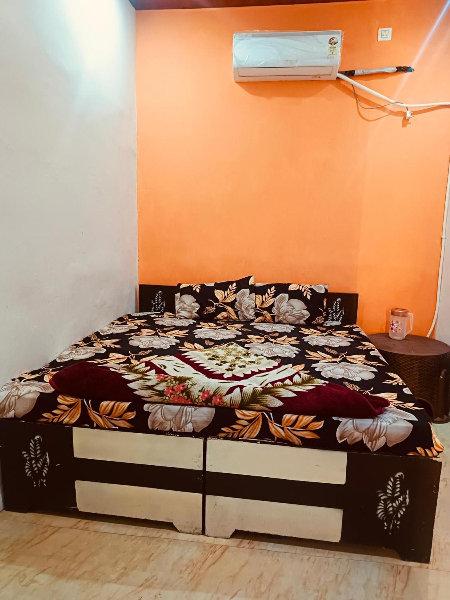 Jay Shree Radhey Home Stay Mathura Extérieur photo