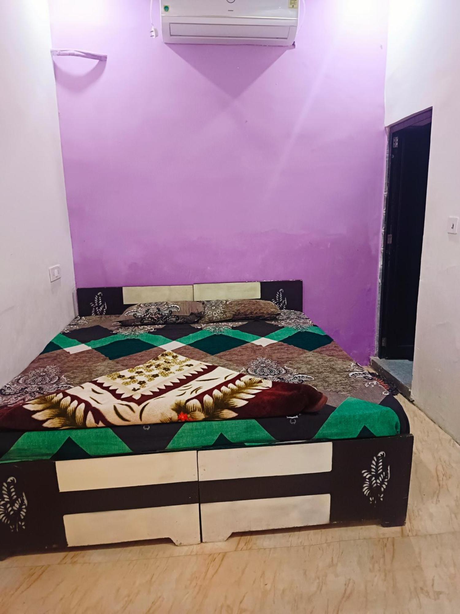Jay Shree Radhey Home Stay Mathura Extérieur photo